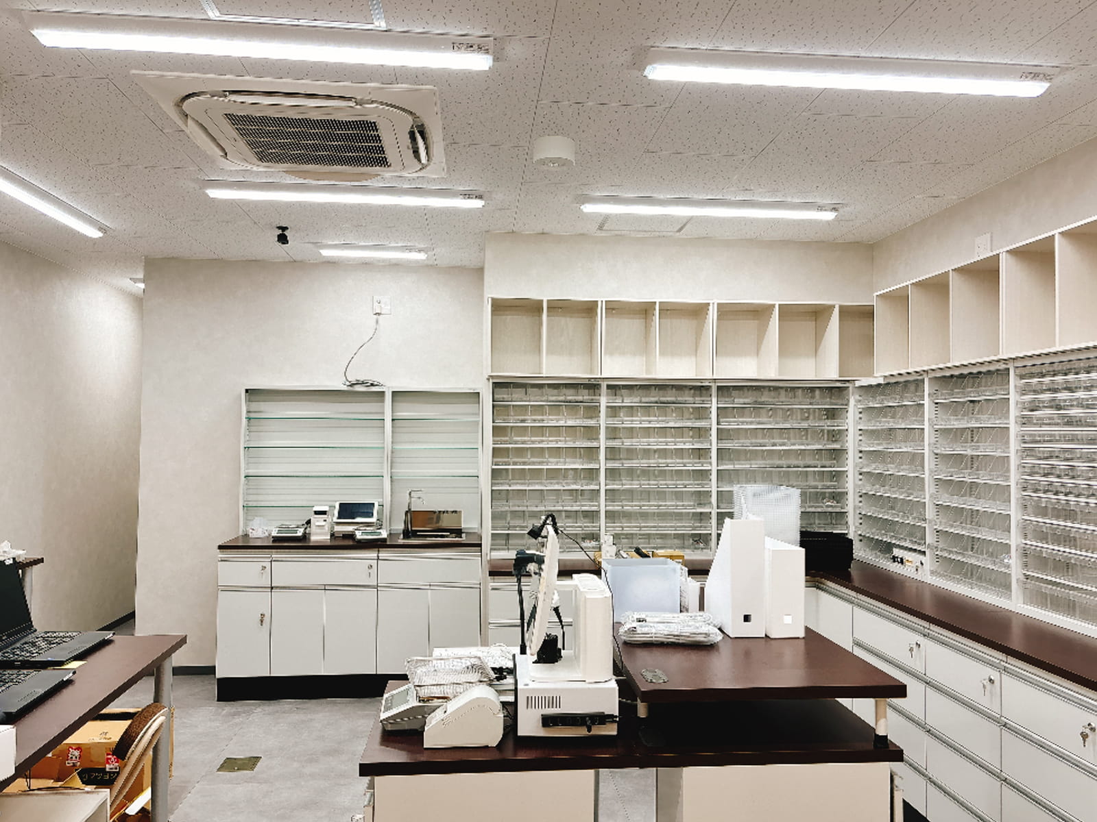 南千住 薬局 電気設備施工写真1